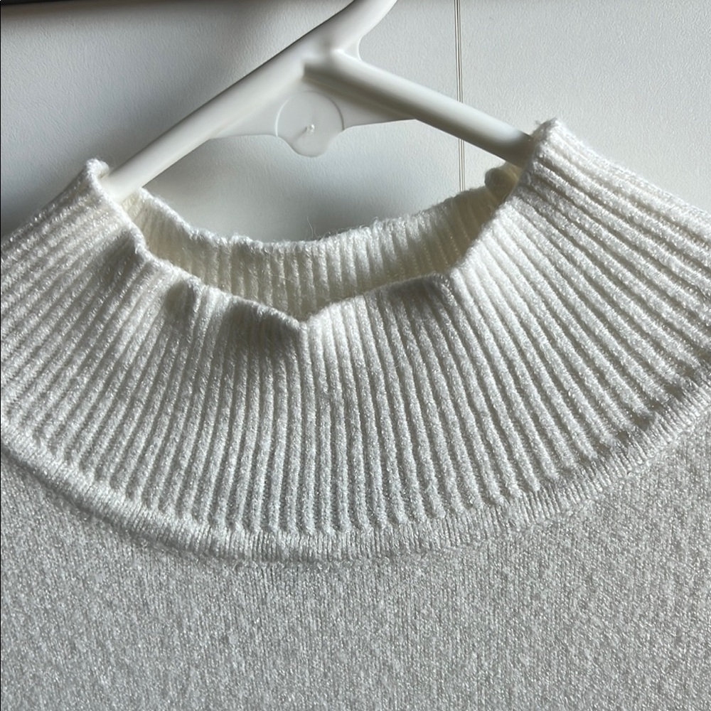 White Sleeveless Turtleneck Sweater - Picture 6 of 6